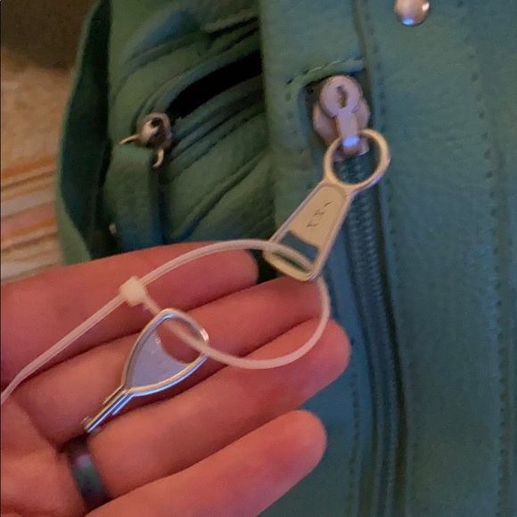 Vegan leather gun conceal purse - Picture 3 of 8